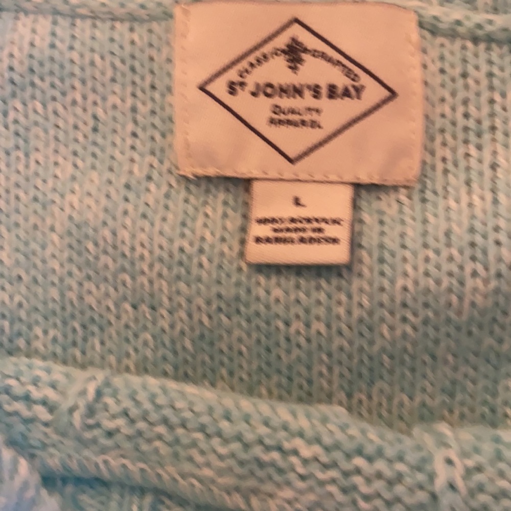 Two large sweaters - Picture 5 of 7